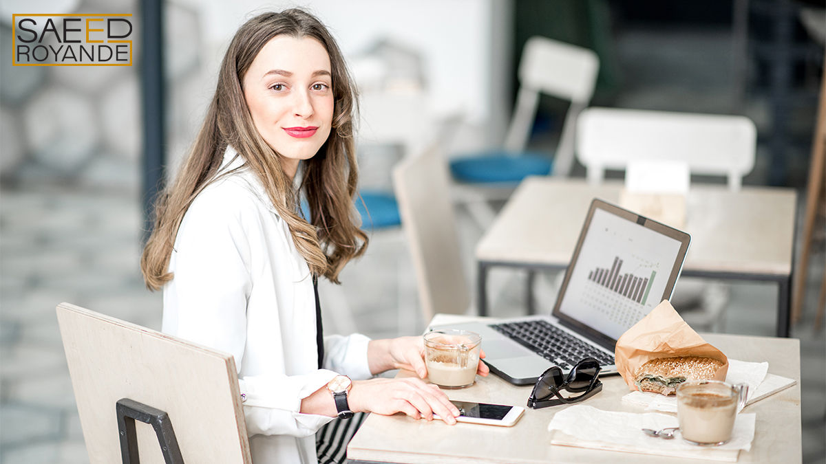 Business woman in the cafe