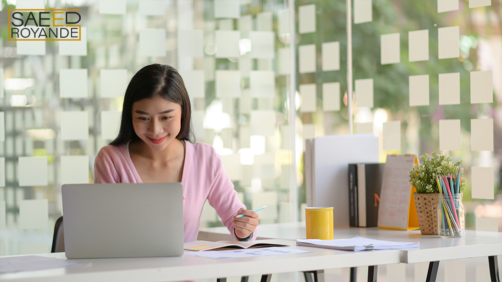 The young investor uses laptop